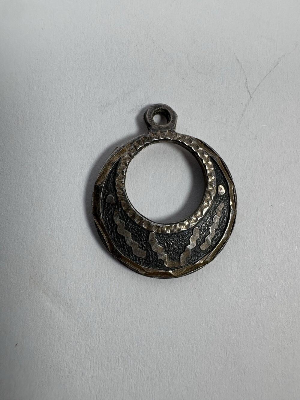 Silver Tone Open Circle Pendant Hammered Geometric Modernist Textured Charm 2.1g